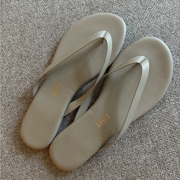 TKEES Boyfriend Leather Flip Flops in Light Grey : Sz 8 - Picture 1 of 7